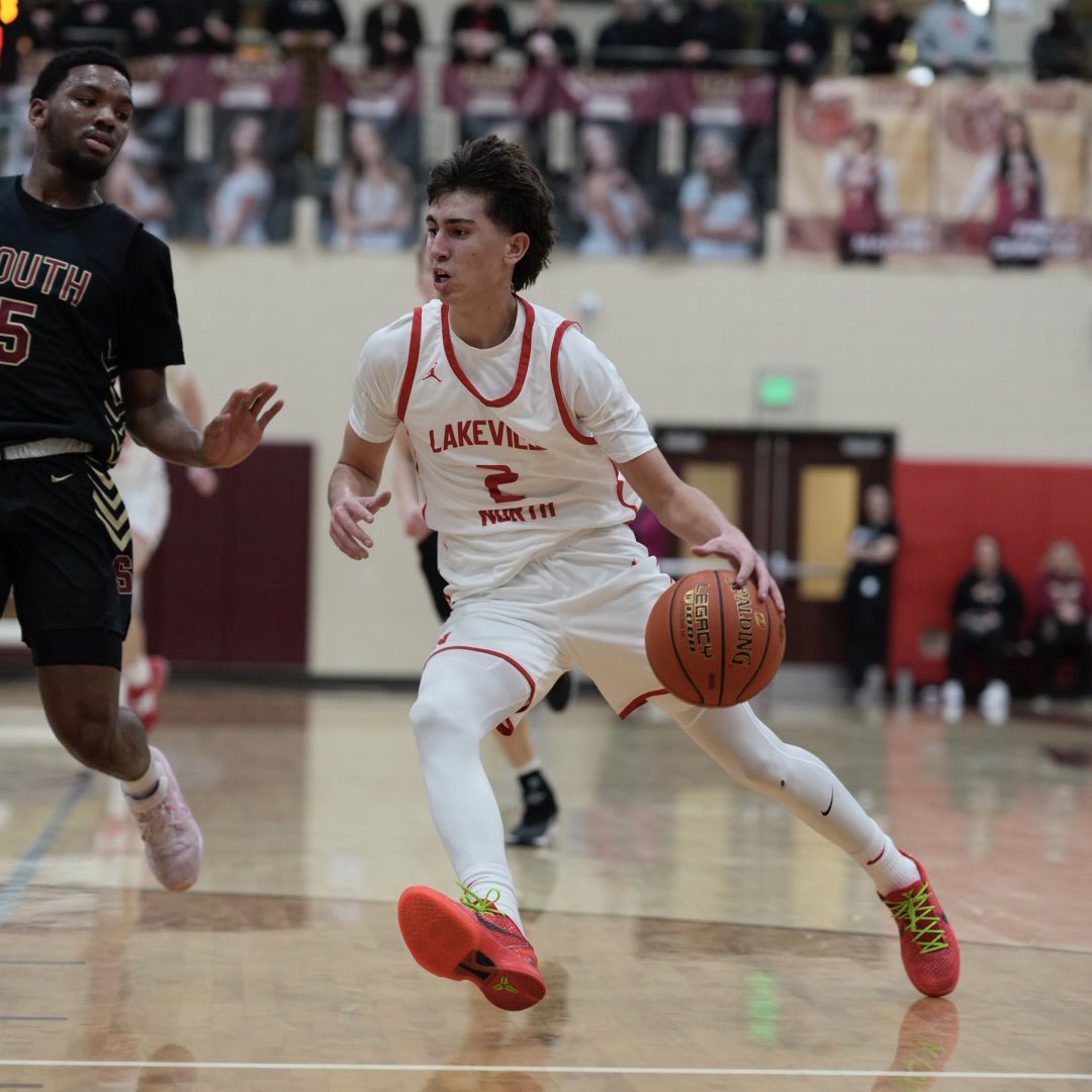 chronicleMN's tweet photo. @LNHS_Panthers @LNHoopsOx 
Panthers up by one  over the Cougars at the half! https://t.co/NMdF4Gnofw