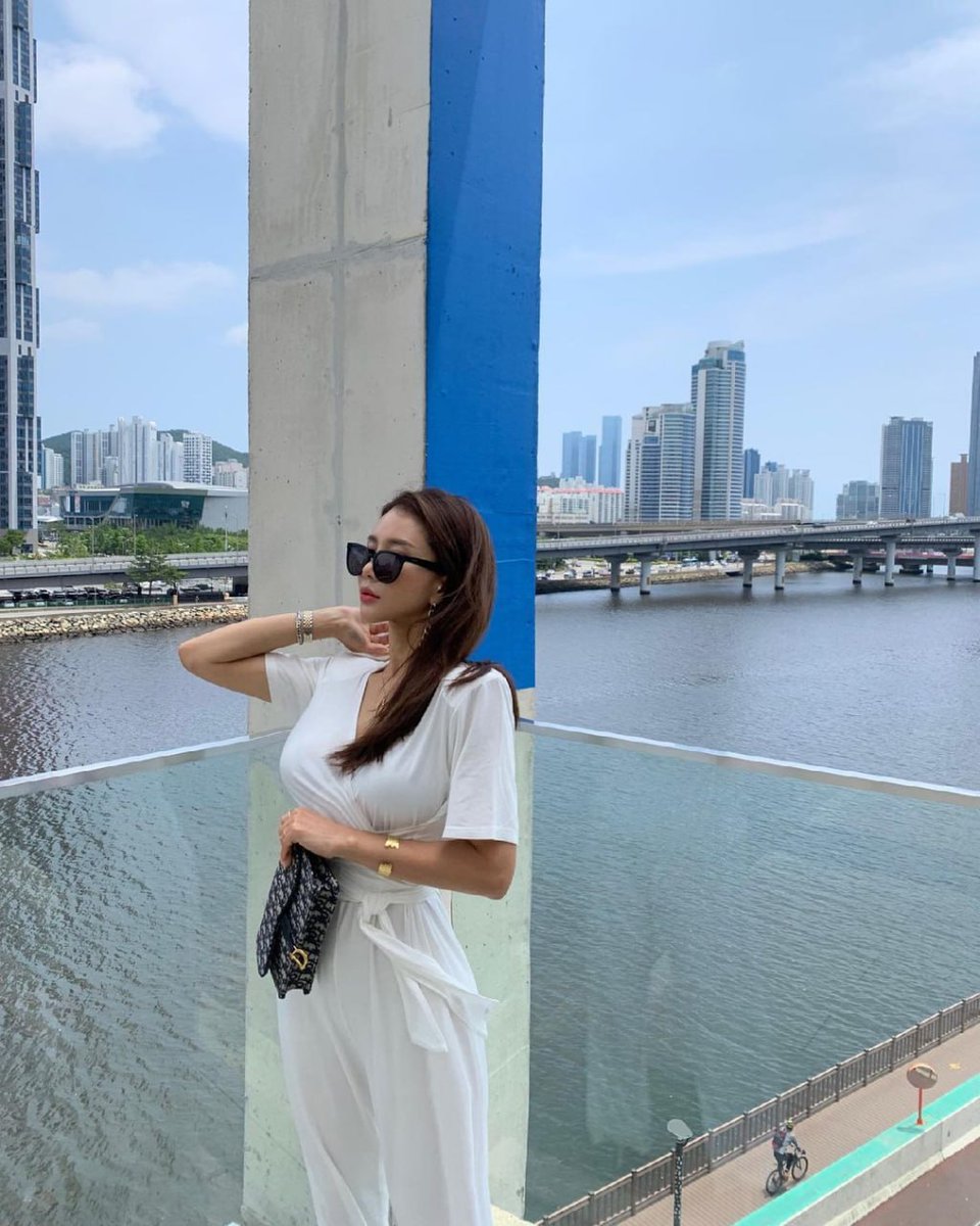 Liwe a good life meet slowly。I like to exercise, read, make friends, share good sentences when I see them, and communicate with good people when I meet them! Like to date mature men over 40!