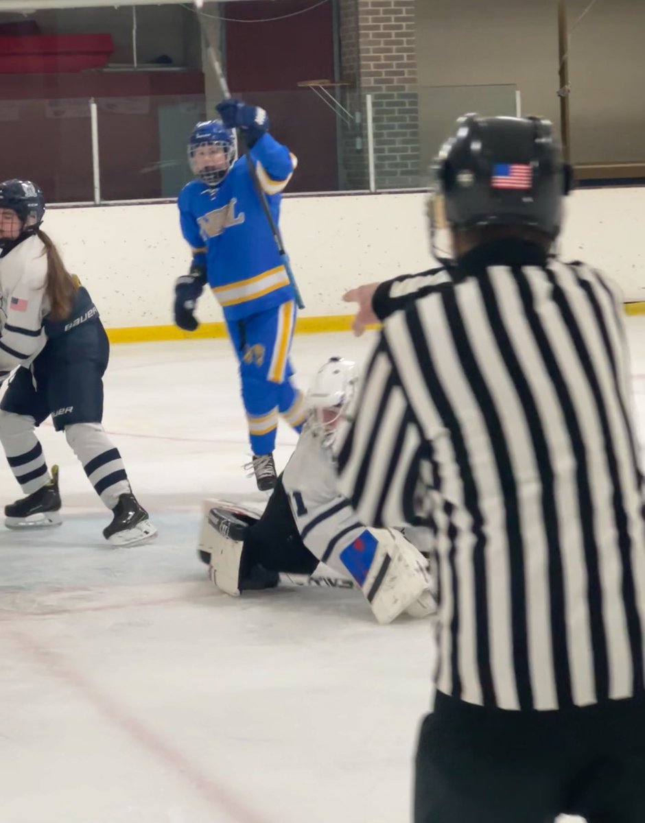 robmoorelaw's tweet photo. Robbie &amp; the crew with a great win! Oh yea… a hatty &amp; assist too! 🚨🚨🚨 #rollrobbie #energizerbunnyline @NDCLathletics #NDCLhockey https://t.co/OYpvdkJkJc