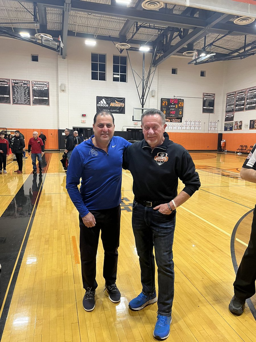 Watched @NJICathletics 🏀 @WRBoysBball @HHvarsitysports always a great rivalry between 2 small town groups rich in high school sports with my neighboring HH Mayor Ron Knistner @VarsityAces @HHeightsWRidgeT @woodridgehs @NJSIAA