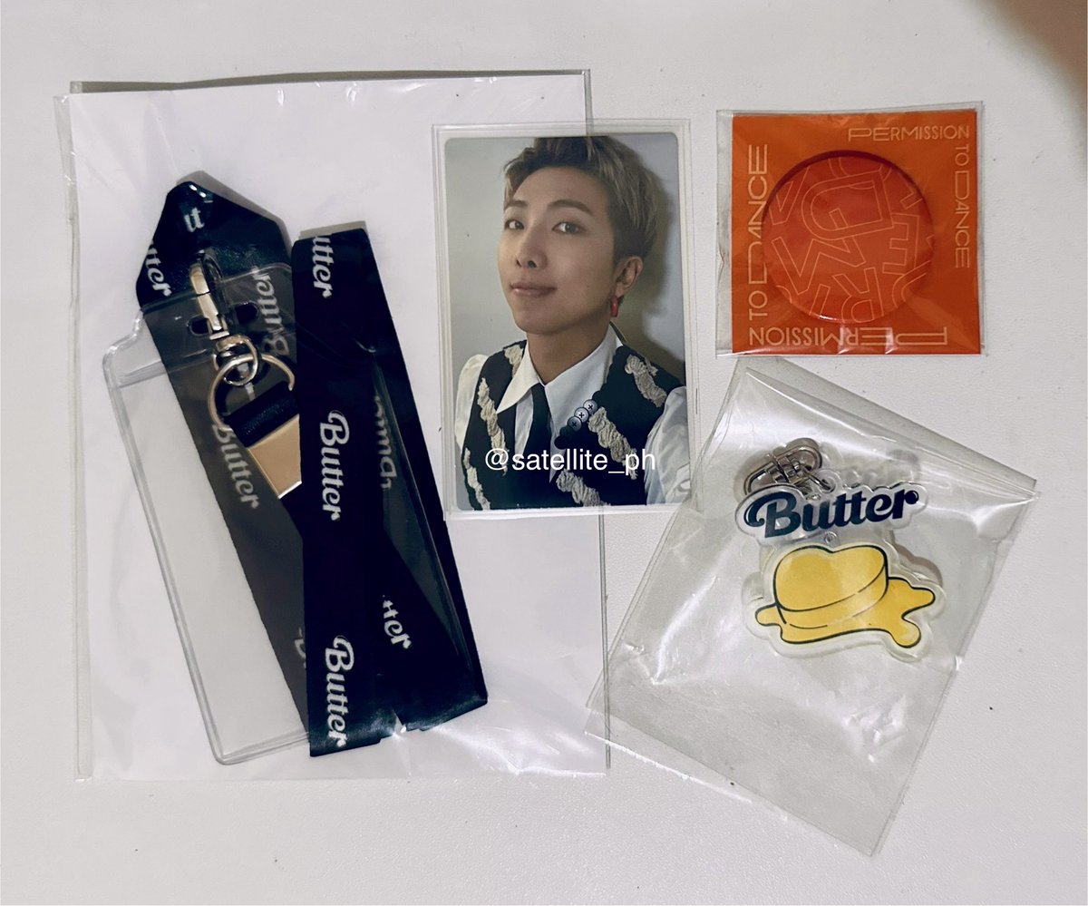 satellite_ph's tweet photo. [REPOST] 
wts Ifb official pc

BUTTERFUL EVENT 2021
NAMJOON / RM PHOTOCARD

— 16,500 php
— w/ complete inclusions!

nego if PAYO
at least 1.5k to reserve

BTS Bangtan Sonyeondan butterful night day https://t.co/ZbfSGE6IVV