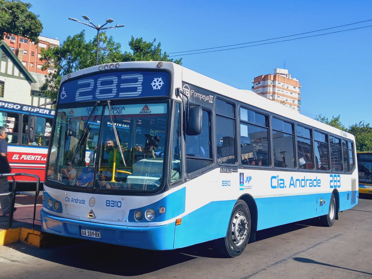 CiudadDeBondis's tweet photo. LA 283 EN TRANSICIÓN
Desde hoy Viernes 12, incluso antes de lo esperado, salen a la calle los coches azul y blanco de la nueva #Linea283, ahora administrada por #DOTA 🐝.
Todavia hay amarillos originales andando
📸 Instagram Bondis Perfil Bajo https://t.co/7prJ7QkHpP
