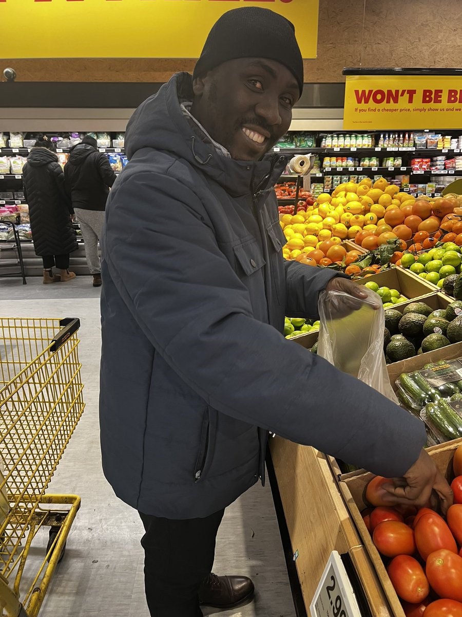 ModernAgri_Tips's tweet photo. As a snowstorm approaches, farmers are braving the cold to stock up on essentials. A unique kind of grocery haul in preparation for nature's challenges! โ๏ธ๐พ #FarmPrep #SnowReady
The snow wonโt stop their commitment to agriculture! โ๏ธ๐ #FarmLife #SnowPrep https://t.co/MZmmPIG3bj