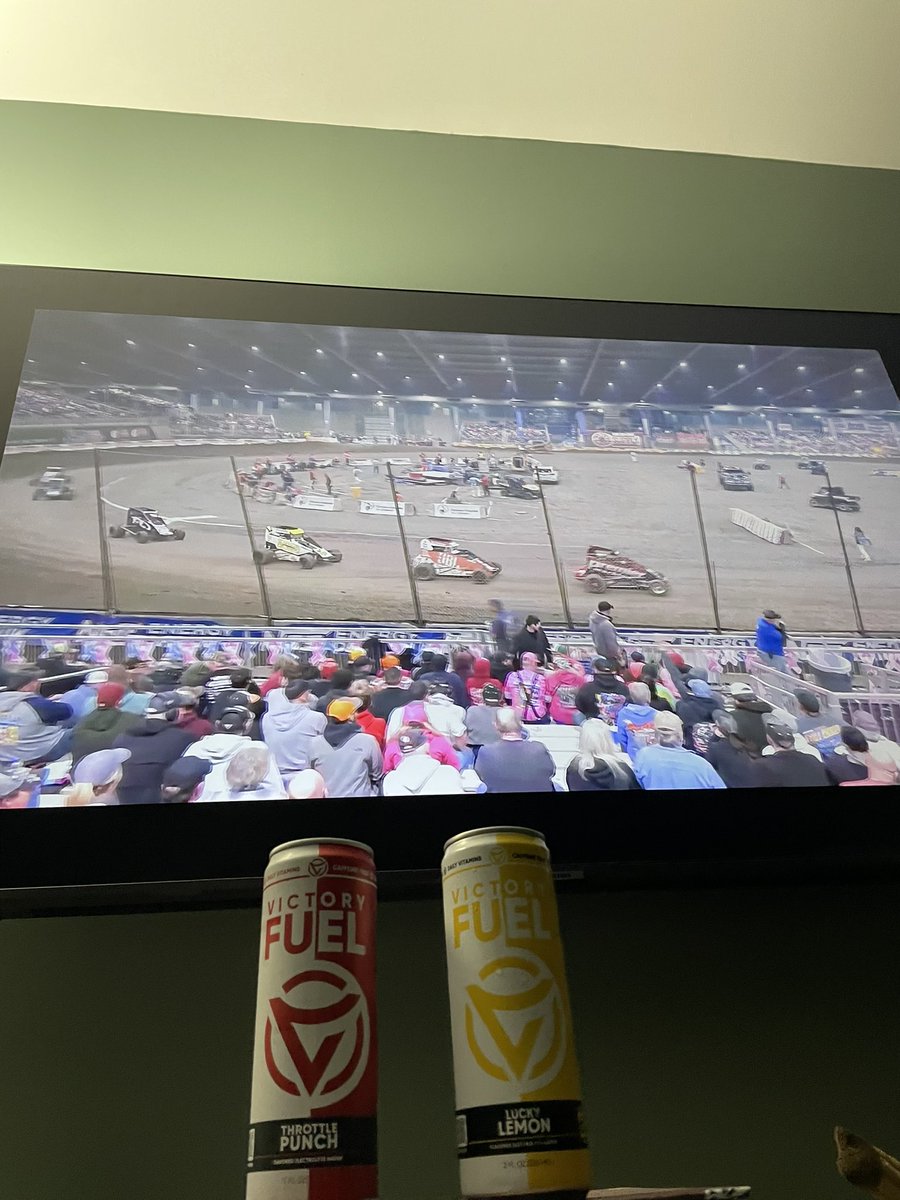 jpj846's tweet photo. Snowy Friday night in Ohio, no problem. Got everything I need. @Drink_Victory @JoSwindell @KevinSwindell #tweetyourfloseat https://t.co/YslhOfRDqL