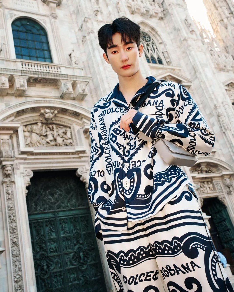 forceofficial_'s tweet photo. 𓈃 13.01.67
IG Post: rsvpbangkok
✉️: อุ่นเครื่องก่อนชมโชว์ กับฟอสในลุคจาก @dolcegabbana แมทช์ลุคที่สะท้อนลวดลายความเป็นอิตาลีของ #DolceGabbana
🏷: https://t.co/SUd3Ve2mYt
#fforce_ @fforcejs
#DGFW24xForceBook
#DGFamily #DGFW24
#zzocial #rsvpbangkok
#minrsvp #minselective https://t.co/C4hSs28p39