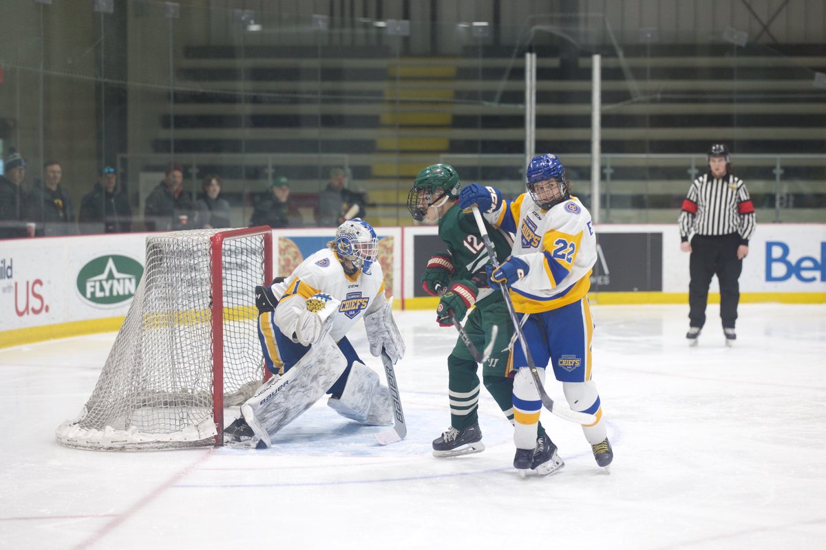 BLelond's tweet photo. Chiefs hit penalty troubles lose 3-2 to the Wild green. #yellowheadchiefs #wildgreen #aaahockey #colelelond @aaawinnipeg @bantamchiefs https://t.co/8zC12LITQm