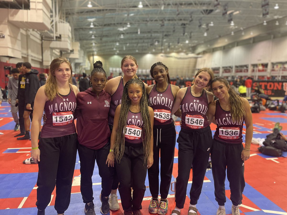 XC_Magnolia's tweet photo. Day 2 is in full swing. We had a handful of Personal Bests in the 200, and @violet_unruh does it again and breaks the school indoor 200nm record! https://t.co/pn6ZS37k47