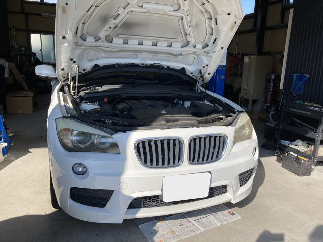reboot_fukui's tweet photo. #福井県 #BMW・X1 のオーナー様、 #冷却水警告灯 が点灯して、当店に入庫。色々な原因を探って修理に当たります。まずは冷却水のレベルをチェック。

https://t.co/FfKnhZEZwZ

整備工場【マップ】
https://t.co/RacCdjjIyc

#外車 #輸入車 #修理整備  #リブート #reboot #愛車 #車好き #交換 #修理 https://t.co/0mBjqnCH9o