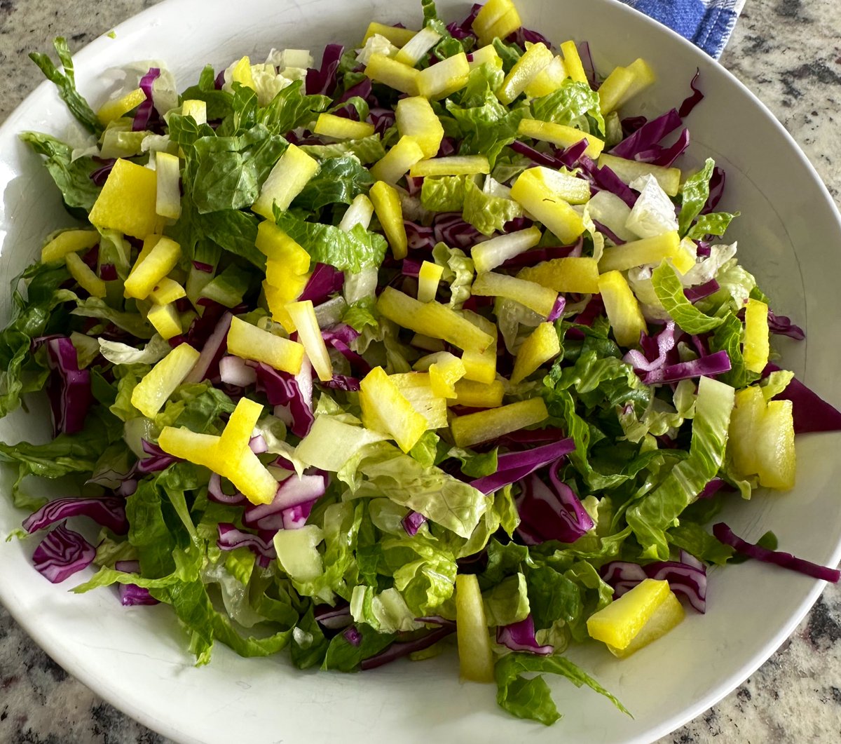 free_style_chef's tweet photo. Ok now - how gorgeous is this salad base? 💚💜💛
Romaine lettuce, purple cabbage, & pickled daikon.
What else should I put on top of this colorful bed?
#salad #romaine #lettuce #purplecabbage #cabbage #daikon #danmuji #pickles #colorful #vegetables #VeggieTales #vegetarian https://t.co/tdZ7k0hOLq