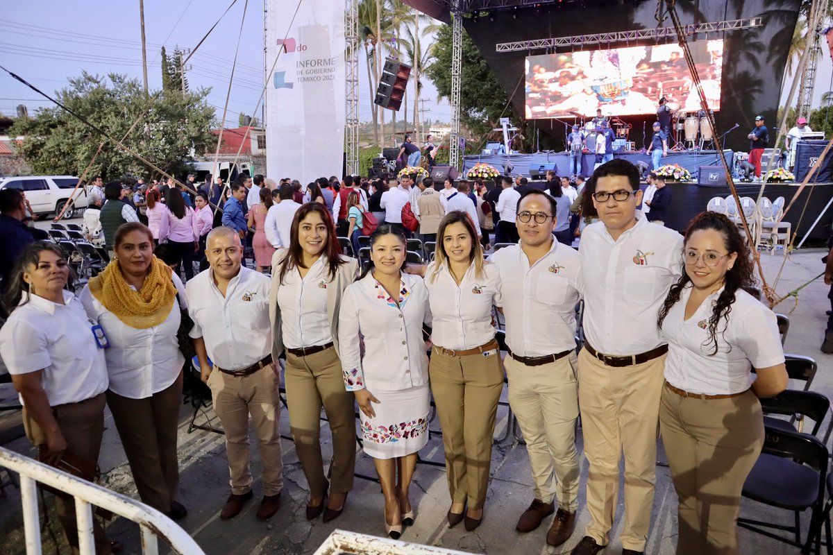 Asistí al 2do. Informe de Gobierno del Ayuntamiento del Municipio de Temixco.
Muchas gracias a la Presidenta Juanita Ocampo Domínguez e integrantes del Cabildo por la invitacion y deseo que sus trabajos sean siempre en favor de nuestro querido Municipio de #Temixco #4ta