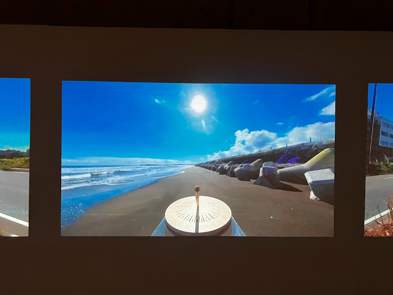 forimalist's tweet image. 「藝大院メディア映像専攻 発表会」@元町中華街校舎＋BankART Station。1/14まで。
　印象に残ったのは、櫻井想、下川晴葵、鈴木創大、倉知朋之介、是永悠之介。写真や映像だけでなく、殆ど演劇のパフォーマンス、アニメ、ゲーム、サウンドインスタレーション、VR、書籍まで、あらゆるメディアを駆使。