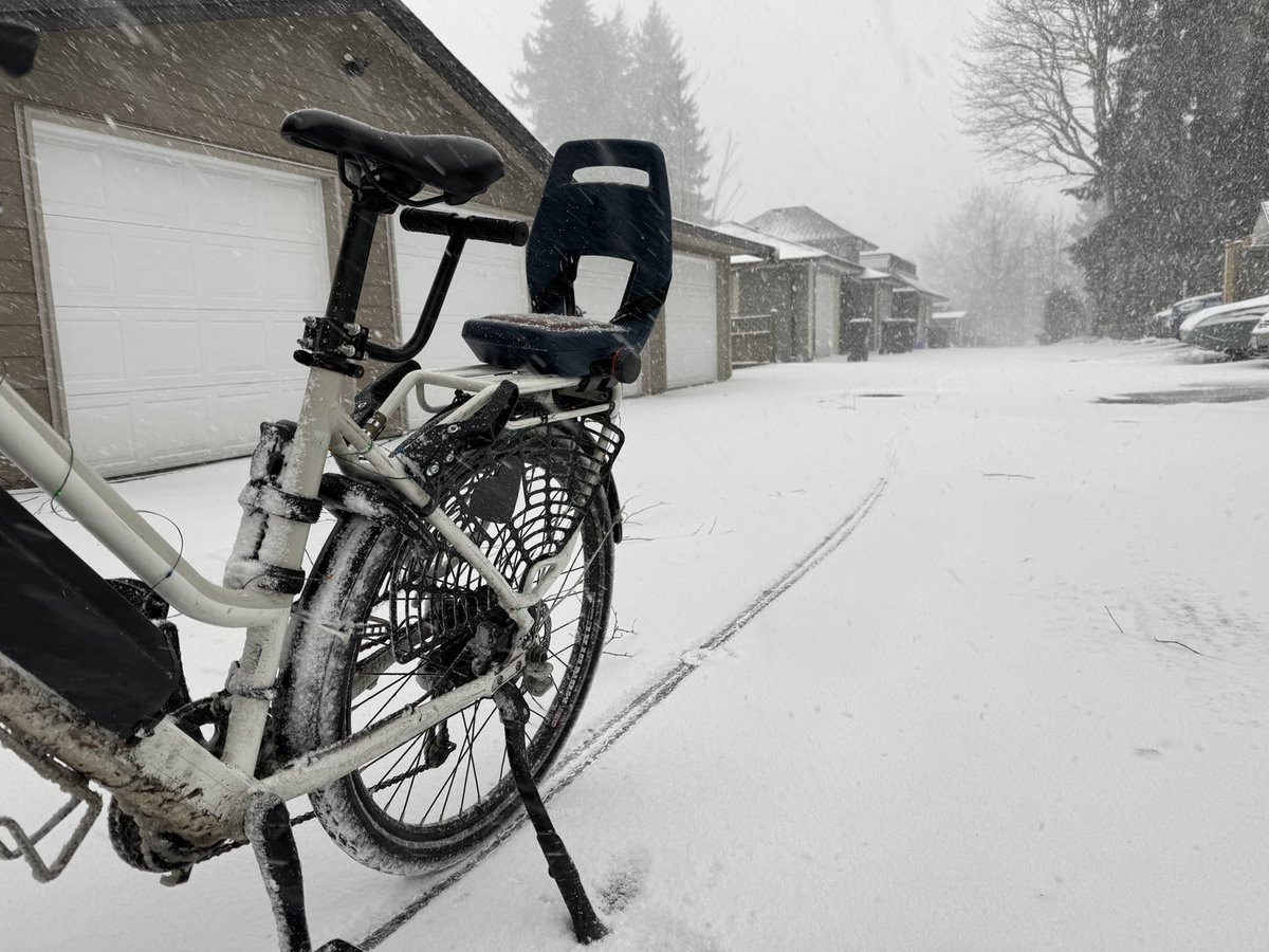 No trouble getting across the bridge for me yesterday. 

Join the fun! No traffic. Easy parking. #eBikes are the best!