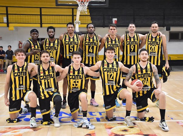 comumercedes's tweet photo. #LaLiga40 🏀🐊 GANÓOO COMU!! 🤩💪🏼

Comu volvió al triunfo de local al ganarle a Zarate Basket por 75 a 70.

Marcus Thomas Jr. fue el goleador del juego con 21 puntos, mientras que Rodrigo Sánchez fue doble figura con 14 puntos y 11 rebotes.

#VAMOSCOMU 💛🖤 https://t.co/X2OqBVyGrJ