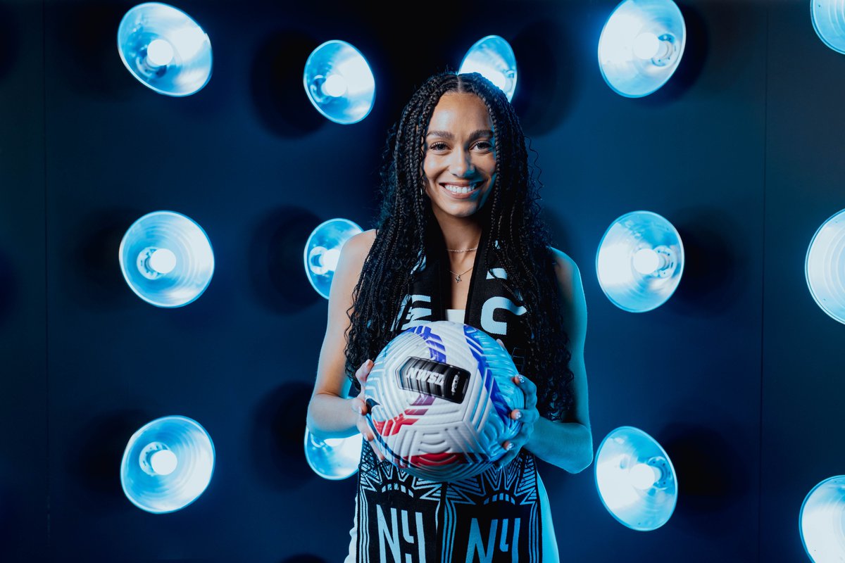 GothamFC's tweet photo. There she glows! 🤩

#GothamFC looks good on you. https://t.co/00iQP1NAjB