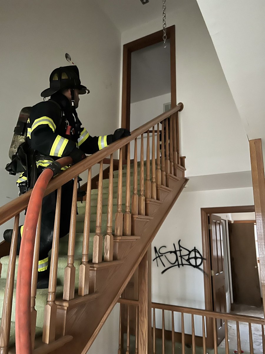 Huntersville_FD's tweet photo. Weekly training continues at the ‘blue house’ 15432 Statesville Rd. This large home has afforded us multiple training opportunities & we are so thankful. #NoEmergency #TrainingOnly #TrainAsYouFight #HuntersvilleFD #OneTownOneTeam https://t.co/kwq2b5i5xG