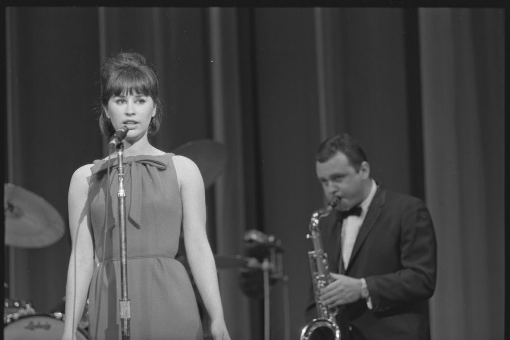 Astrud Gilberto and Stan Getz at the McCormick Place Arie Crown Theater, 10/31/1964. Photographer: Raeburn Flerlage, Chicago History Museum’s online collection.