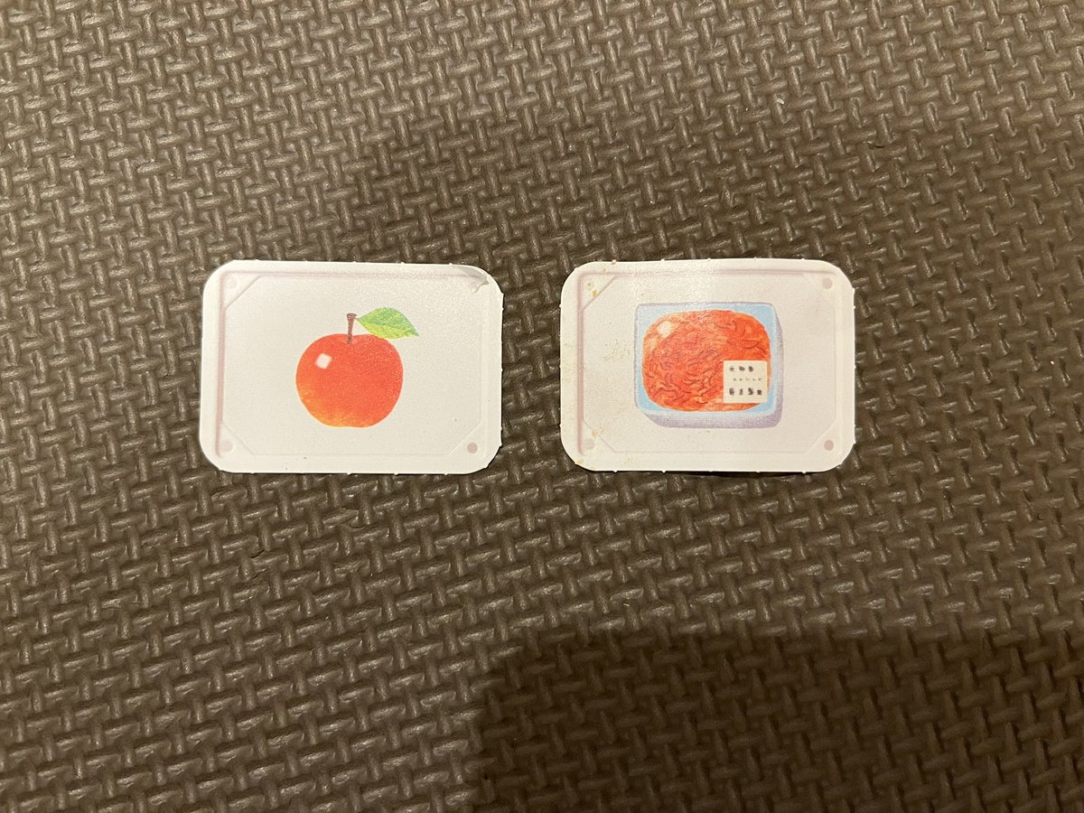 👦🏻「はい、あさごはん」って言って、りんごとひき肉くれた。