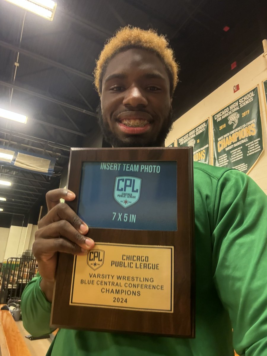 AWoods_55's tweet photo. Thank you to my coaching staff on helping us be the first time our school has been the division champions in wrestling. I am glad to be apart of the team my senior year along side my fellow seniors Jailynn Milam and able to contribute to the many wins we have achieved as a team. https://t.co/9SoYQ8N8jP