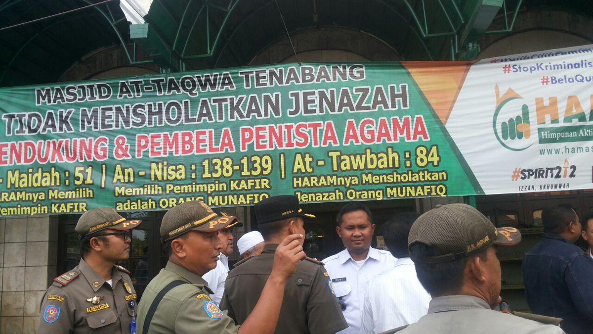 dimsatriana's tweet photo. @Resty_J_Cayah @Gerindra @mohmahfudmd @officialMKRI @KejaksaanRI @DivHumas_Polri Ini juga parah banget yaa ! sampe ga di sholatin loh haha https://t.co/tyjy1cnhgk