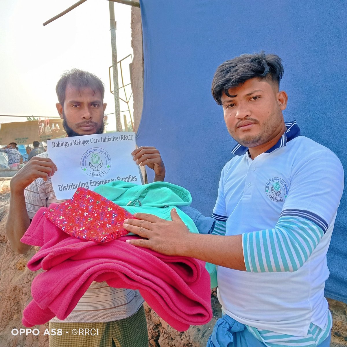 RohingyaRCI's tweet photo. RRCI support fire victims providing sets of blankets, warm clothing &amp; female attire. It reflects profound solidarity beyond material aid. RRCI's compassion nurtures emotional resilience, Contribute at https://t.co/Epf0rMrpro. Your small donations are greatly appreciated.

RRCI https://t.co/F3InXQrqbk