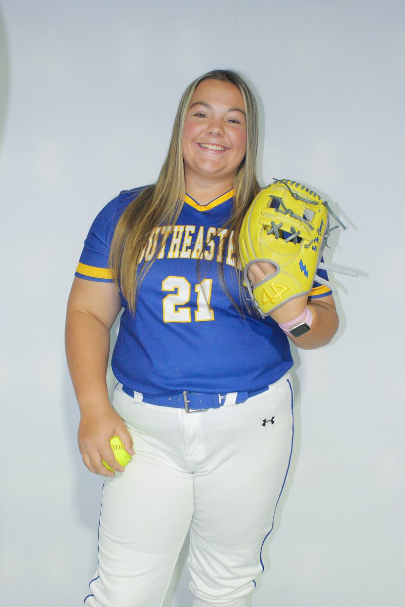 SavageStormSB's tweet photo. 2️⃣1️⃣ days until GAME DAY! 

Get to know #21, @emilysimmons15_!

Favorite singer: Taylor Swift 
Favorite color: Pink 
Favorite character: Derek Shepherd from Greys Anatomy 

#BeTheChange | #L3 | #StormChaSE https://t.co/nq3HBv0JOt