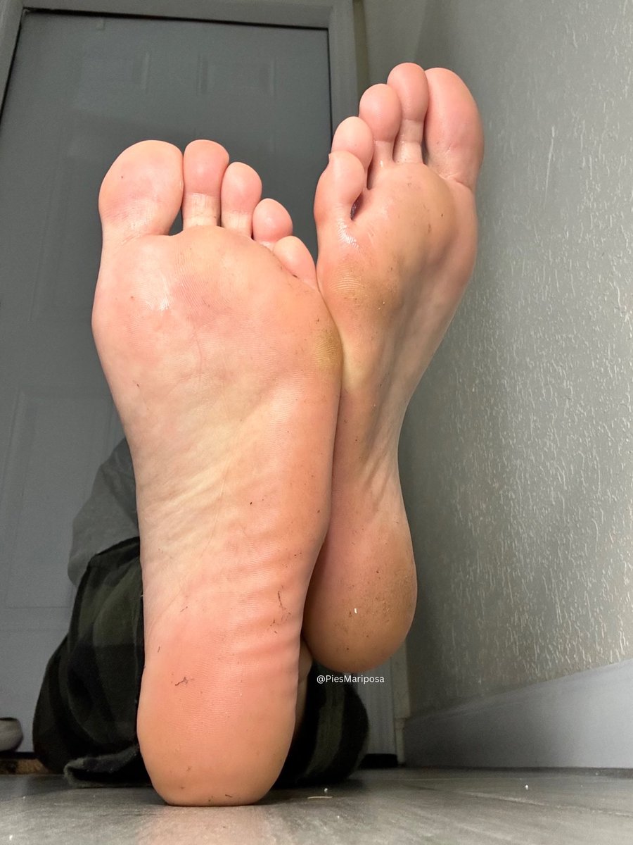 PiesMariposa's tweet photo. RT if my long sweaty soles turn u on 😮‍💨 https://t.co/3H6hTv5m01