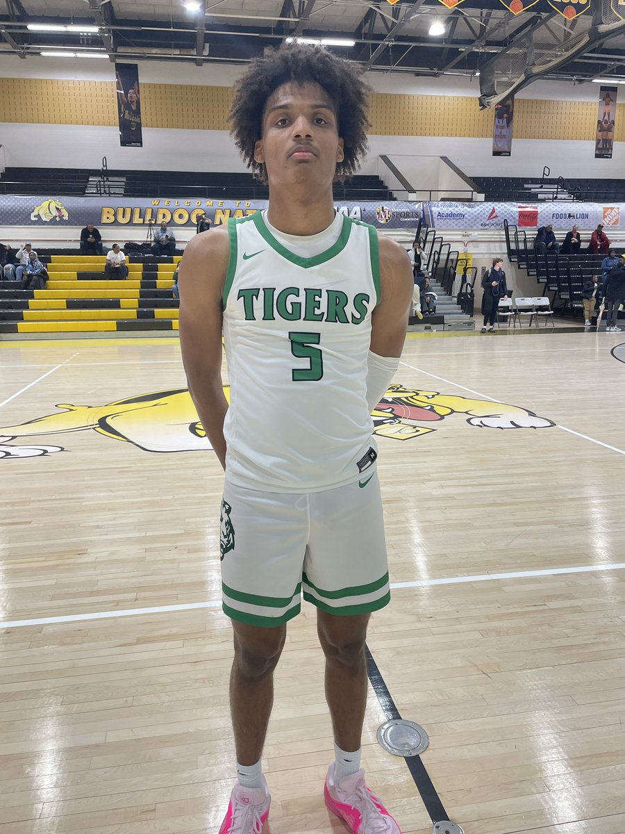 Best player today by far goes to one of the most improved players in the DMV, @JRHSTigersHoops Available 6’4 G @scott1ehubbard 23p 5r 1s (7/8 FG, 6/7 3P)