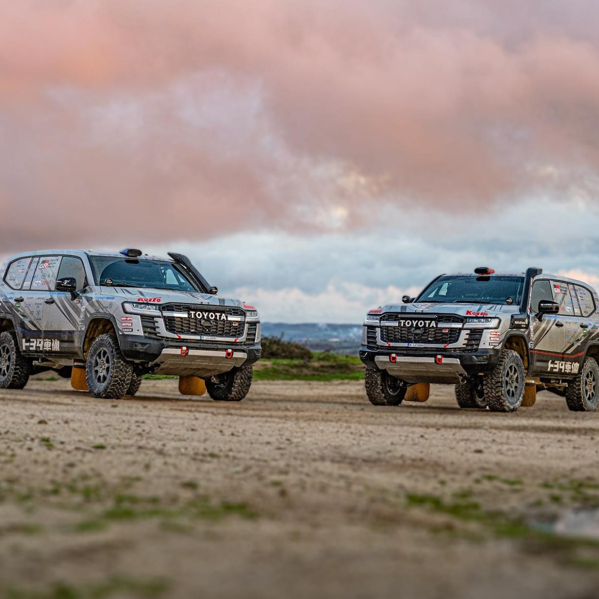 ToyotaMN's tweet photo. Авто спортын олимп гэгддэг Дакар Ралли уралдаан 2024.01.05 - 2024.01.19 хооронд 
Саудын Араб улсад 5 дахь жилдээ зохиогдож байна.
Тус уралдаанд Тоёотагийн Land Cruiser 300, HiLux загварууд уралдаж байна. https://t.co/1pl3C1zuOK