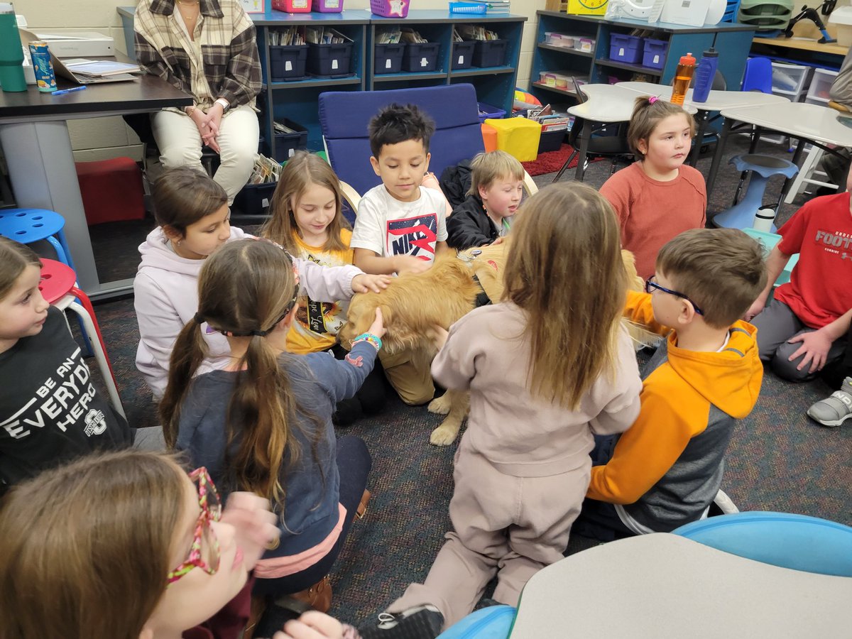 MrsWord30's tweet photo. Our behavior has been so great that Cali stopped by to see these 2nd grade rockstars! #otsegoknights @OesCounselors https://t.co/7uCjEvBib0