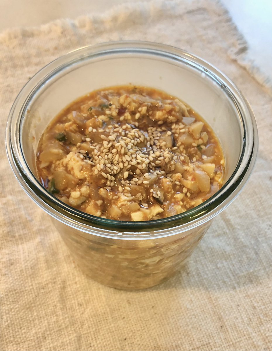 junggourmet's tweet photo. 두부 강된장🥬
일주일 건강 식단 지킴이

- 두부1/3모 새송이버섯1개 양파1/2개 찹찹 썰어 들기름에 볶다
- 된장2 고추장1 물100ml 넣고 풀어주면서 끓임. 약불로 졸여 완성

상추 넣고 비빔밥으로도 해먹고 
삶은 양배추나 배추에도 싸먹고 https://t.co/5jOkP4rW1V