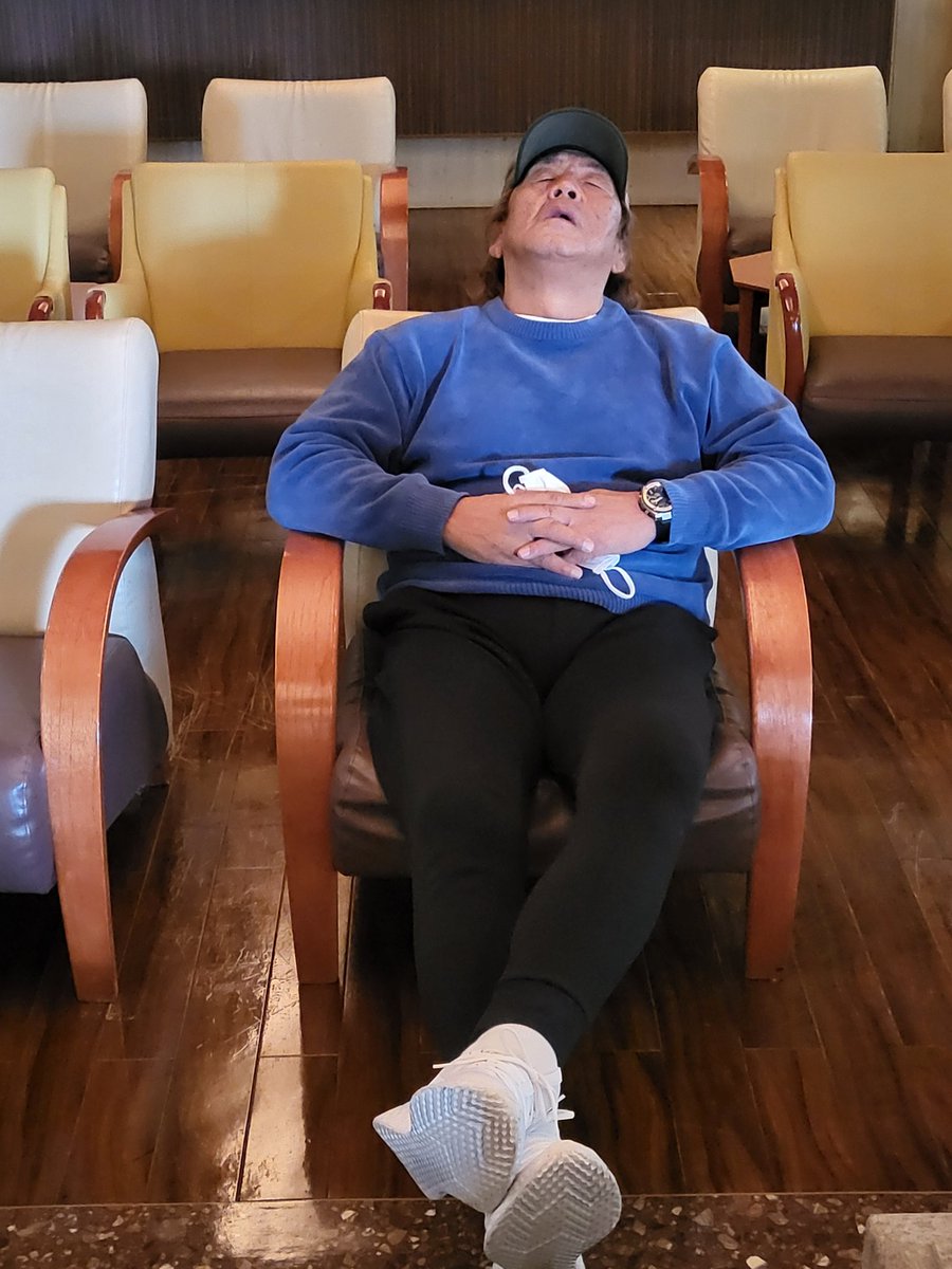 rikichannel1203's tweet photo. 窓を開けると冷たい風が部屋の中に吹き込んで来る、、
今年もしっかりと検診を受け頑張って行きたいですね。
タイガー服部大家族が熱海にお互いに孫に囲まれましたね。😀

まだまだ頑張らないと❗

長州力 https://t.co/r5V8BDzK4r