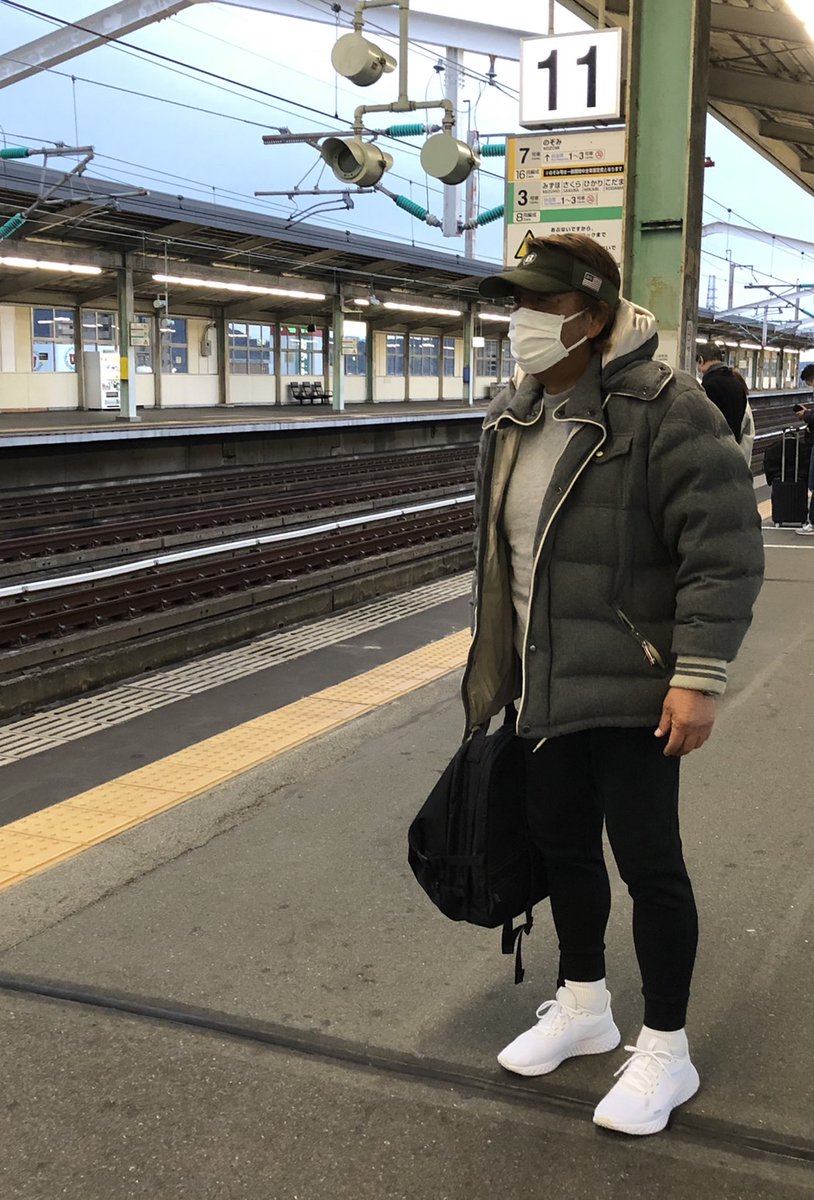 rikichannel1203's tweet photo. 窓を開けると冷たい風が部屋の中に吹き込んで来る、、
今年もしっかりと検診を受け頑張って行きたいですね。
タイガー服部大家族が熱海にお互いに孫に囲まれましたね。😀

まだまだ頑張らないと❗

長州力 https://t.co/r5V8BDzK4r