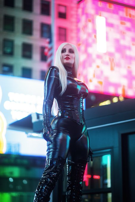 Feeling Feisty 🖤  Catch me at TriCon this weekend at @THEMUSEUM cosplaying and hosting cosplay related<a href="/tag/catwoman"class="tags"><span>#catwoman</span></a><a href="/tag/cosplay"class="tags"><span>#cosplay</span></a><a href="/tag/tricon"class="tags"><span>#tricon</span></a>