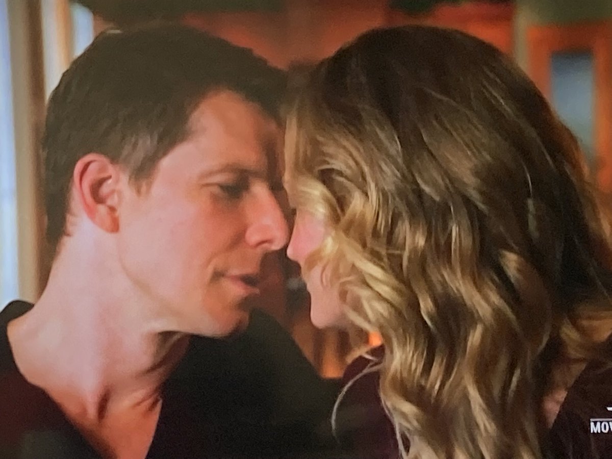 heartie_jan's tweet image. Swoon! 😘😘

#HowtoFallinLove 
@Eric_Mabius @RealBrookeD 
@HallmarkDrama