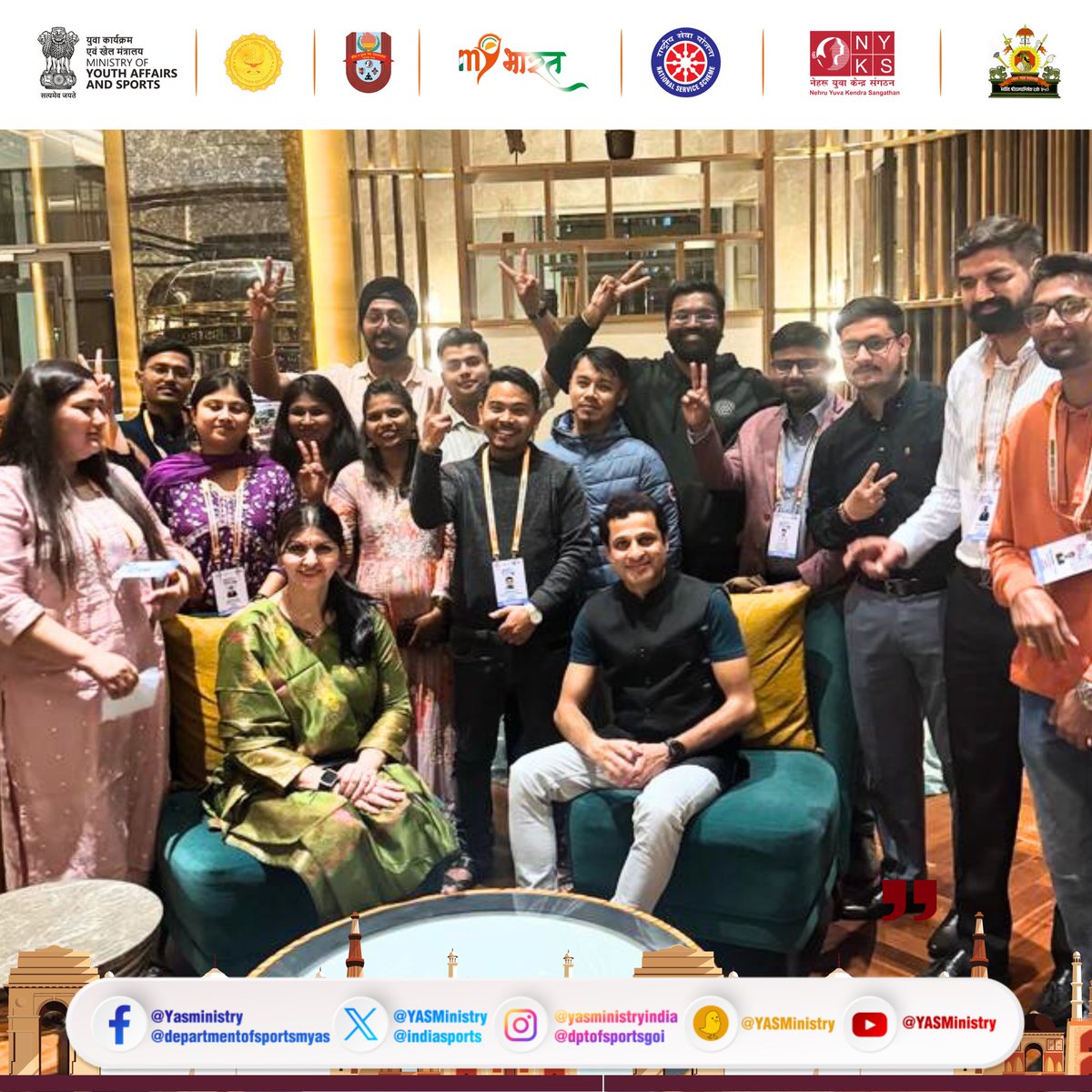 Capturing the vibrant moments of excitement at the #NationalYouthFestival2024 as National Youth Awardees share smiles & joy during an interaction with the Director, Smt. Vanita Sood & Under Secretary, Shri Dharmendra Kumar Yadav from the @YASMinistry. #NYF2024