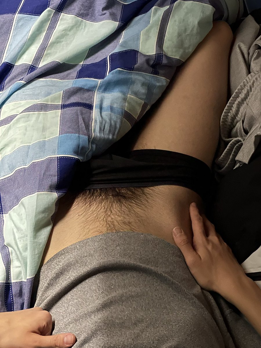 《室友的秘密花园》
#男生宿舍 #宿舍系列 #宿舍偷拍大赛 #偷拍直男 #骚直男 #直男菊花