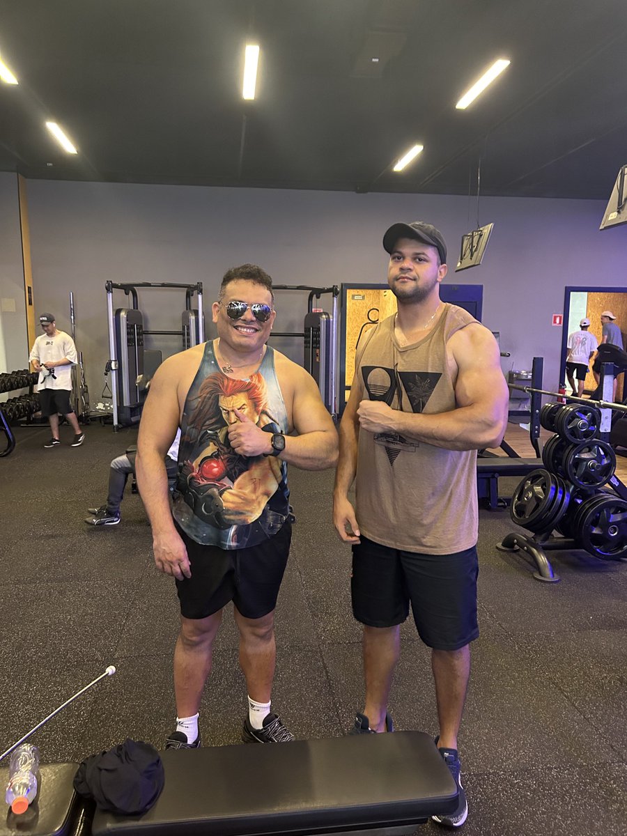 Fabianosmith121's tweet image. 🏋️‍♂️🏋️‍♂️🏋️‍♂️Meu amigo e personal trainer Pedro Luiz e eu treinando  Costas e bíceps juntos…  fé fé foco e determinação... #Jesuseaminhaforça #AcademiassmartFit #Focoedeterminação  #deuséfiel  💪💪💪