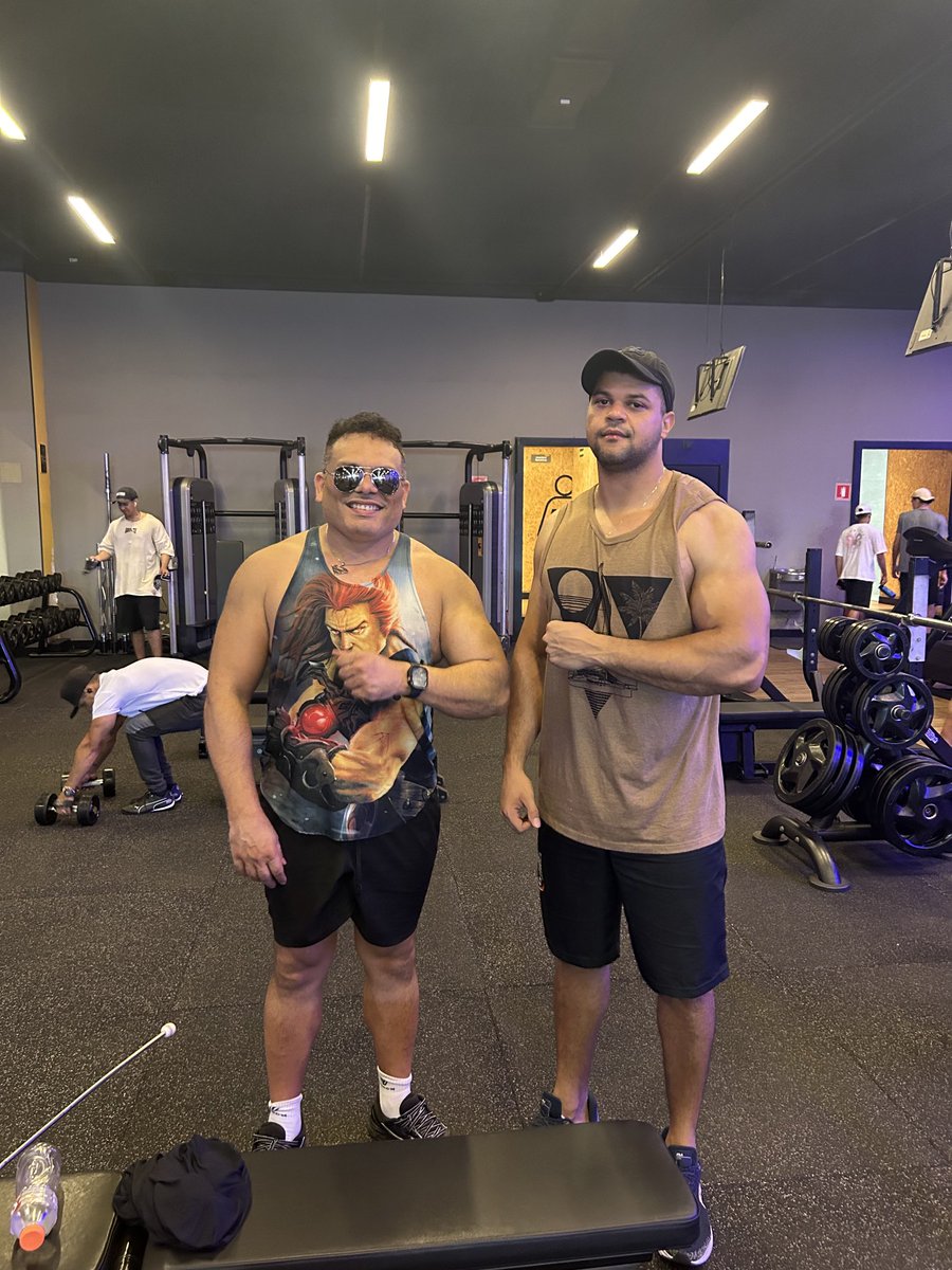 Fabianosmith121's tweet image. 🏋️‍♂️🏋️‍♂️🏋️‍♂️Meu amigo e personal trainer Pedro Luiz e eu treinando  Costas e bíceps juntos…  fé fé foco e determinação... #Jesuseaminhaforça #AcademiassmartFit #Focoedeterminação  #deuséfiel  💪💪💪