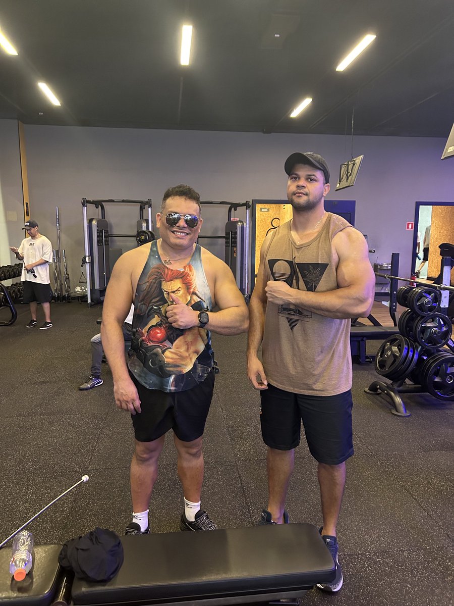 Fabianosmith121's tweet image. 🏋️‍♂️🏋️‍♂️🏋️‍♂️Meu amigo e personal trainer Pedro Luiz e eu treinando  Costas e bíceps juntos…  fé fé foco e determinação... #Jesuseaminhaforça #AcademiassmartFit #Focoedeterminação  #deuséfiel  💪💪💪