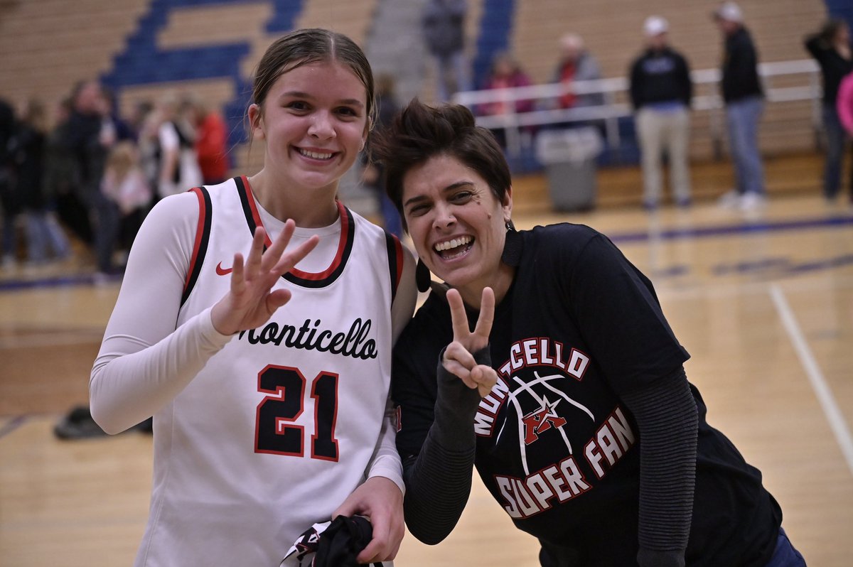MonticelloMagic's tweet photo. Photo of the night: 

Samantha Voll ties the @MontiGirlsBBall school record with 42 points. 

The best part? She tied with her aunt Kristy Johnson (Bistodeau) 

#MontiMagic https://t.co/qanIvAx1fE