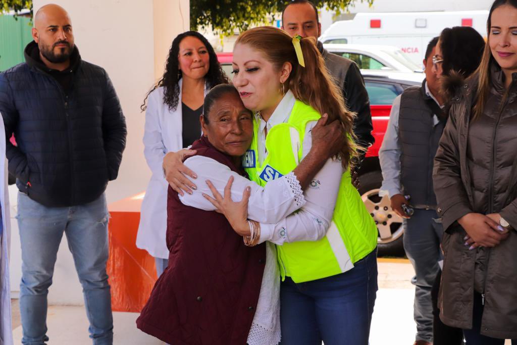 SaludEdomex's tweet photo. La Doctora Macarena Montoya Olvera, Secretaria de Salud de la entidad, realizó un recorrido por la #JornadaDeSalud y Toma de Mastografías que se llevó a cabo del 8 al 12 de enero en diversa comunidades del municipio de #Texcaltitlán.
#ElPoderDeServir
#ElPoderDeEscuchar https://t.co/WgigsiVtIc