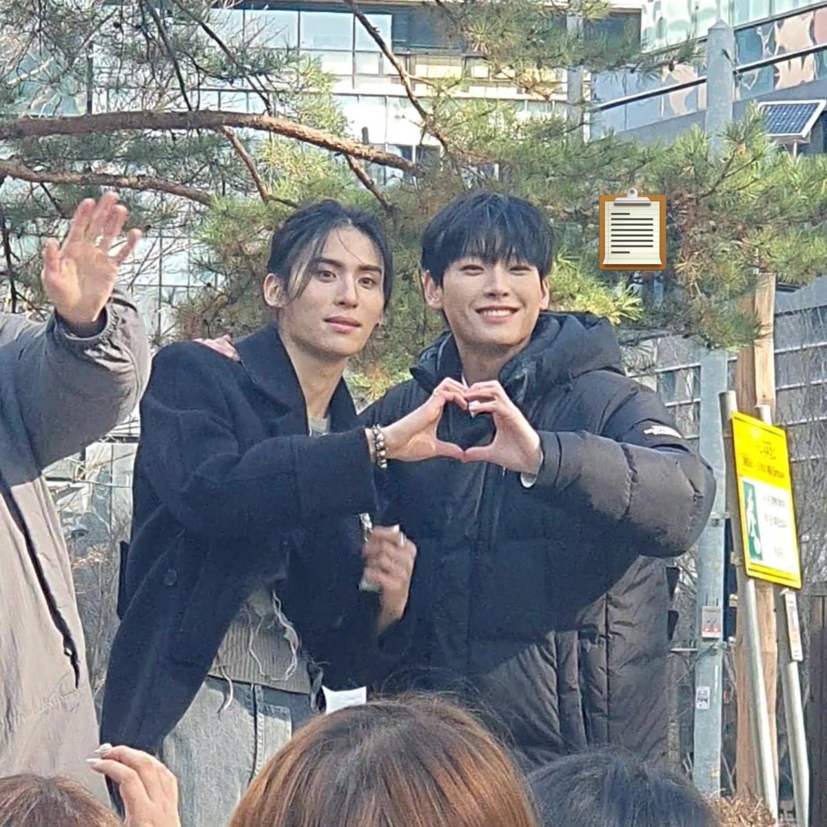 게시판 tweet media