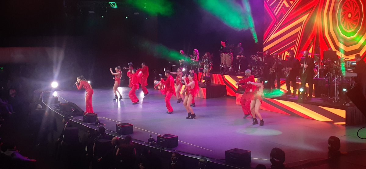 deavila2010's tweet photo. Impresionante, un buen de venezolanos llegaron al @AuditorioMx pal concierto de @OLGATANON1313 Ah, y una costarricense: @MaribelGuardia https://t.co/lQMFvv8d2t