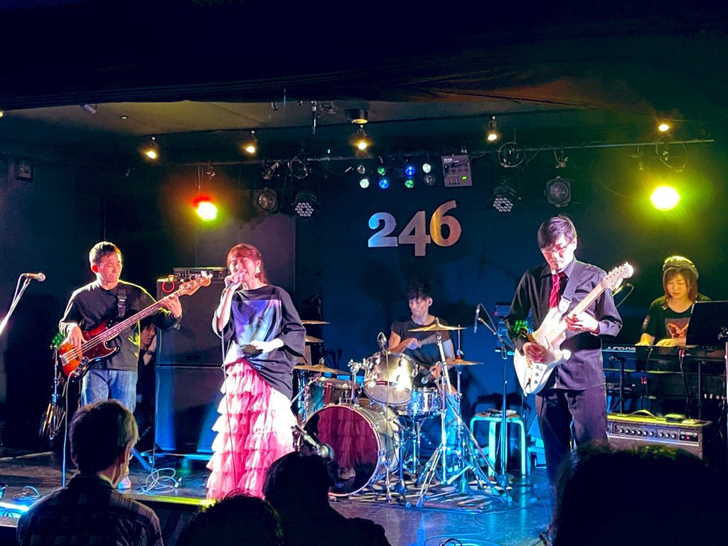 l7ans's tweet image. 現在2バンド目ポニーピンク！
オトナ90&apos;s素敵💓
#hiddennotes