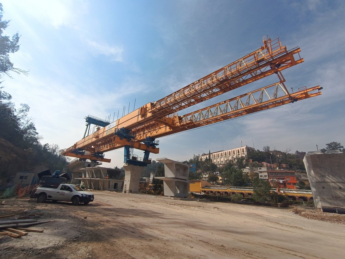 jchristiaan's tweet photo. #ViernesdePuentes Lanzadora de dovelas prefabricadas "Lucía". Tramo 5 de la obra del Tren México-Toluca #TIMT. Launching Gantry LG1 by DEAL (#Rizzani) https://t.co/p2ZdmSr1DL