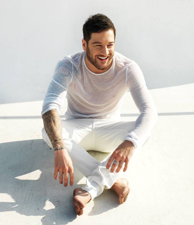 Matt_Cardle_AG's tweet photo. 📷 Today's #SundaySizzler photo...just for you! #MattCardle #IntimateAndLive #2016 🔥 https://t.co/GHGbul0bo6