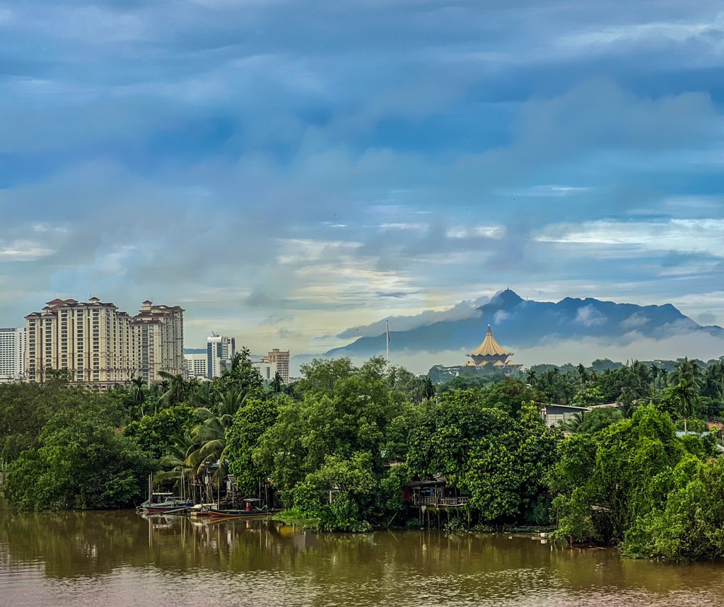 EdwinNurdjajadi's tweet photo. Glad that I wasn’t allowed to go #hiking this morning &amp; had to opt for a short 32-km city ride instead. Nice cool weather &amp; traffic was not bad. Dying to photograph those damn lovely low lying clouds over Mount #serapi &amp; Mount #santubong but there’s always next time👍🏻 https://t.co/fncaw9bPHy