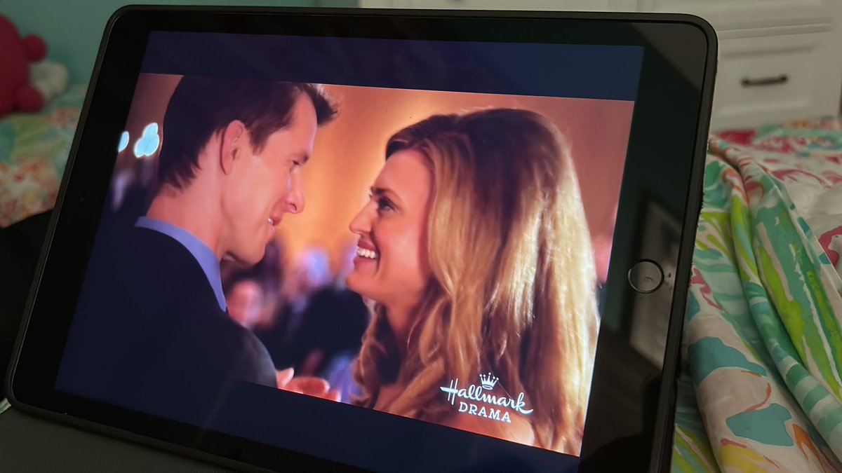 SwingMyHeartPod's tweet image. “I like my life so much more with you in it &amp;amp; I’d like to keep it that way.” 😍🥰 

What an amazing ending to a wonderful movie &amp;amp; now #POstables would love to see a sequel and the continuation of Harold &amp;amp; Annie’s love story ❤️ 

@Eric_Mabius @RealBrookeD #HowToFallInLove