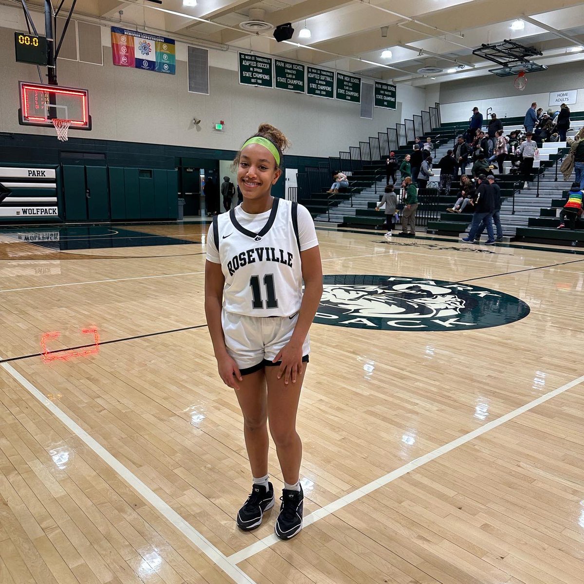 Raiders win!! ❄️☃️☃️⛄️🖤🤍🖤
Mira Jackson-22pts
Kendall Barnes- 20pts
