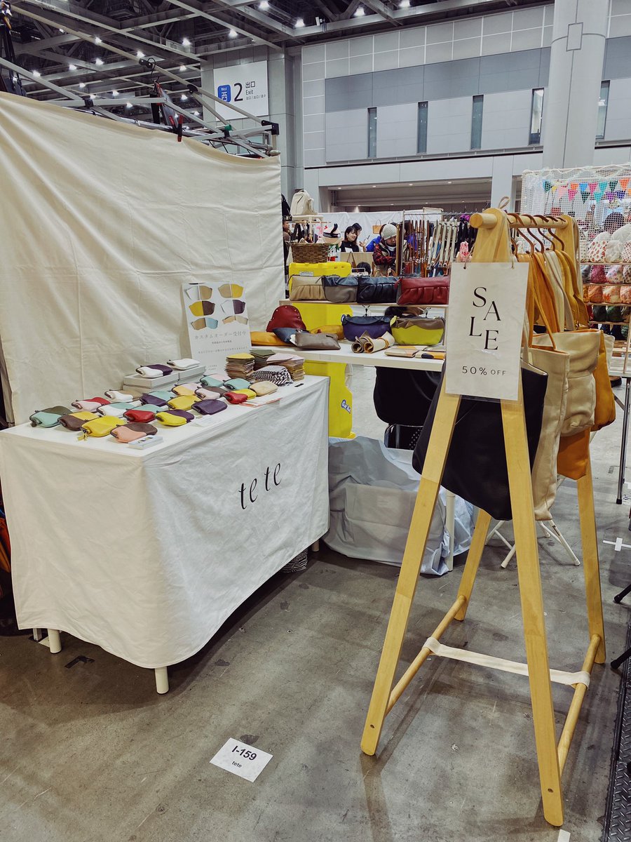 tete_bag's tweet photo. 今日、明日は @hmj_fes ！
久しぶりに出店したのにも関わらず、6年前に催事で購入したという方が何名か話しかけてくださって、一からの再スタートの気持ちでしたが、忘れられてなかったと心温まりました🥹 https://t.co/OqcqjVswg3